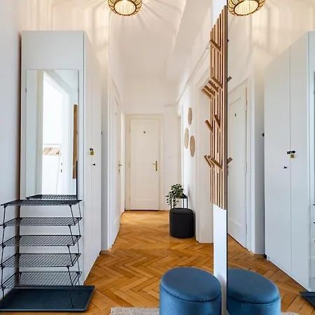 Historic Charm In Daire Bratislava