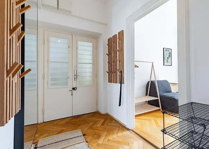 Historic Charm In Lägenhet Bratislava